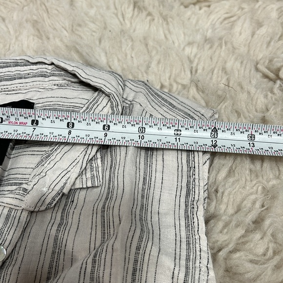 Tahari 100% linen button town sleeveless top - Picture 8 of 8